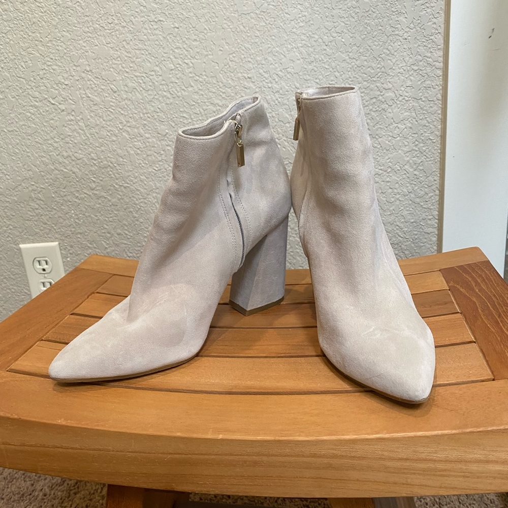KENNETH COLE EUC Gladis suede cream booties | sz 8.5